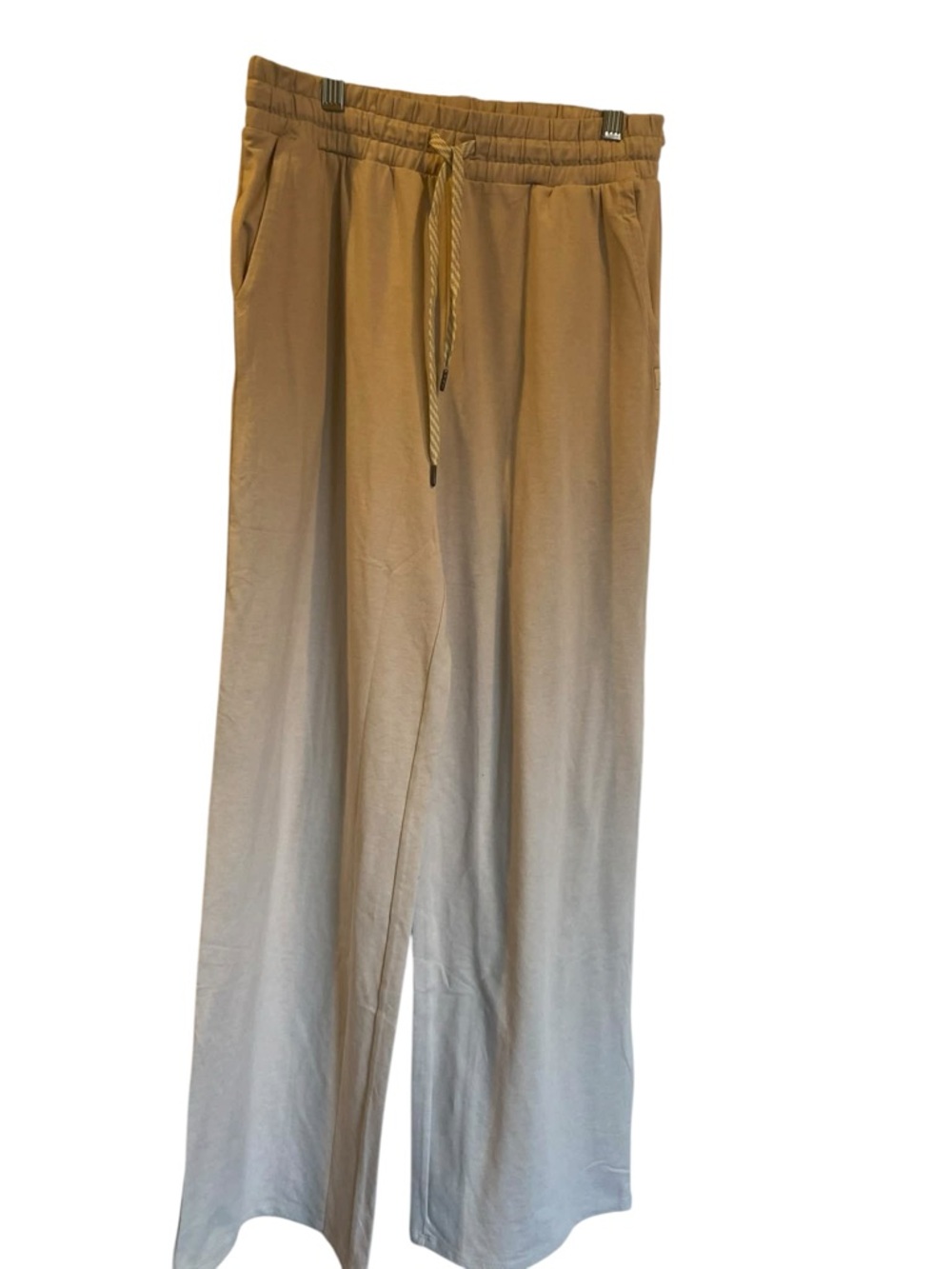 NWOT Vuori wideleg pants OATMEAL Size M